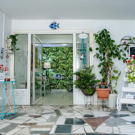 Angela's Luxury Apartment Larnaca
