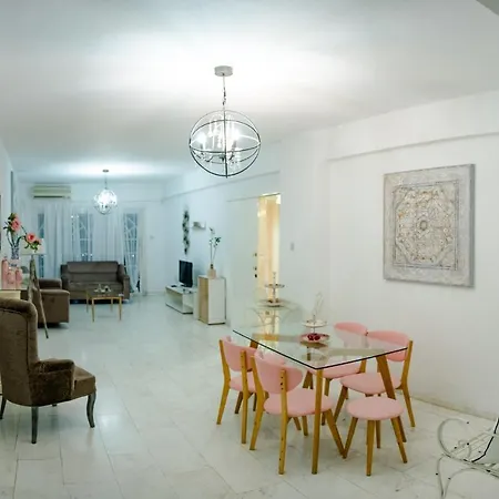 Angela's Luxury Apartment *