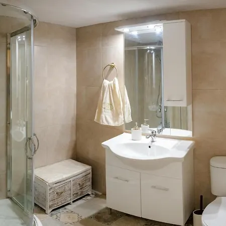 Angela's Luxury Apartment Larnaca