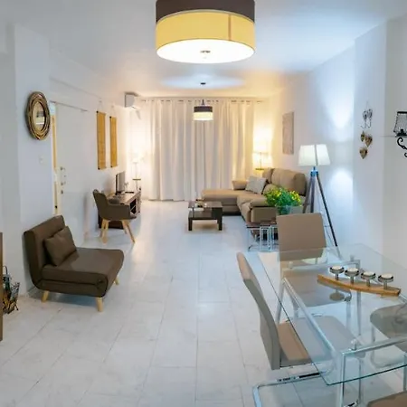 Angela's Luxury Apartment *